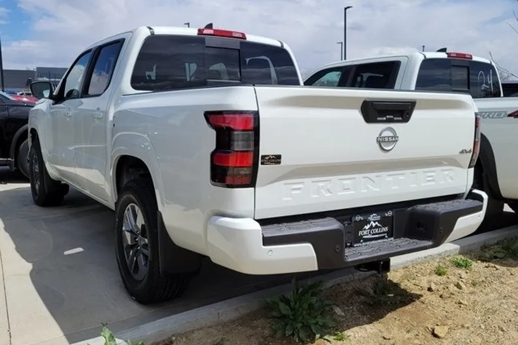 2025 Nissan Frontier SV photo 1