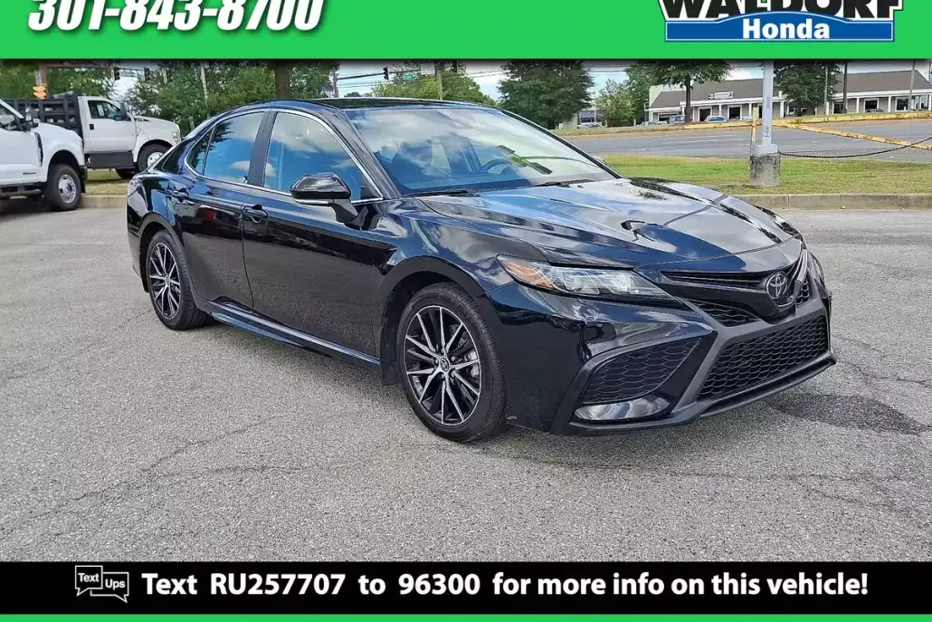 2024 Toyota Camry SE photo 1