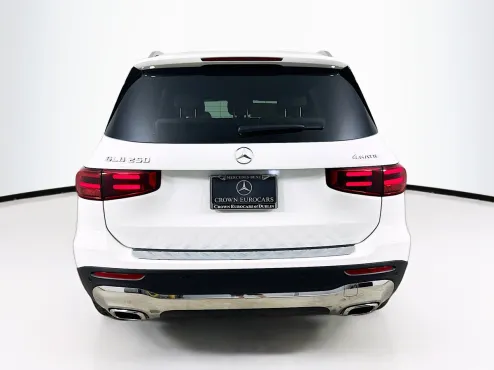 2025 Mercedes Benz GLB 250 4MATIC photo 4