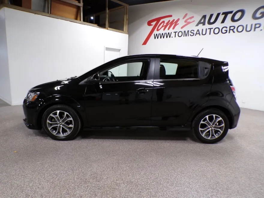 2017 Chevrolet Sonic LT photo 1