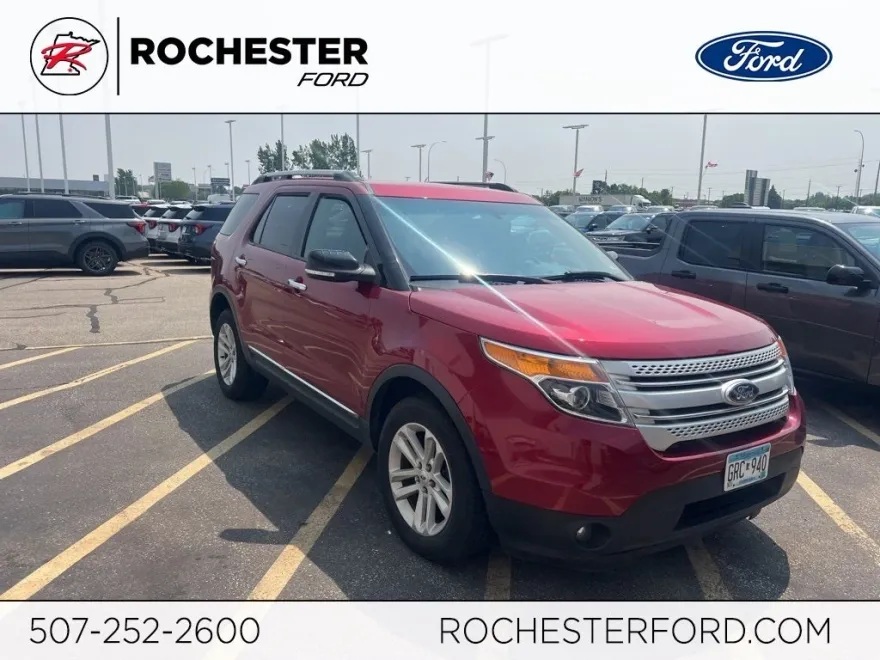 2015 Ford Explorer XLT photo 1