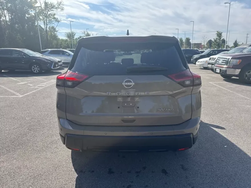 2024 Nissan Rogue SV photo 1