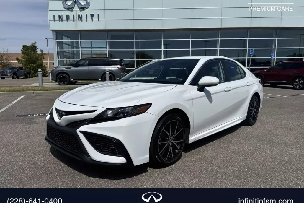 2024 Toyota Camry SE photo 1