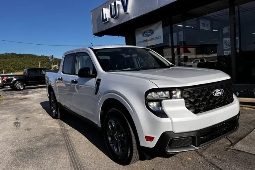 2025 Ford Maverick XLT photo 1