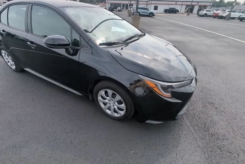2024 Toyota Corolla LE photo 1
