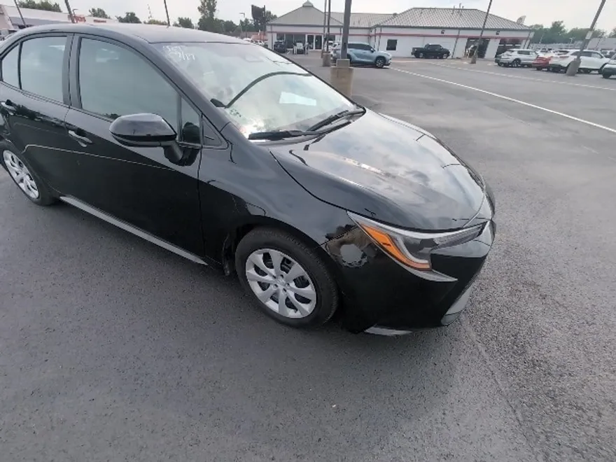 2024 Toyota Corolla LE photo 1