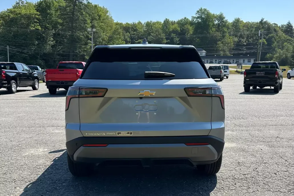 2026 Chevrolet Equinox LT photo 1