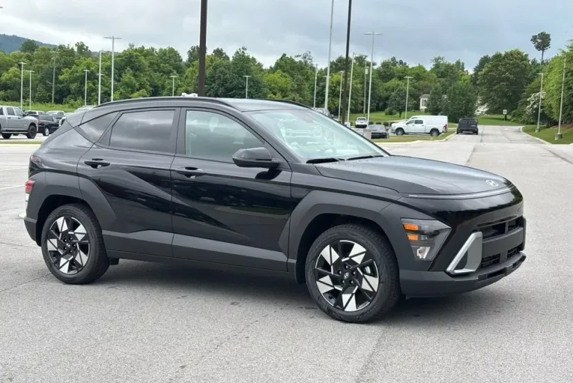 2025 Hyundai Kona SEL photo 1