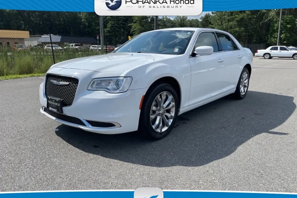 2022 Chrysler 300 Touring photo 1