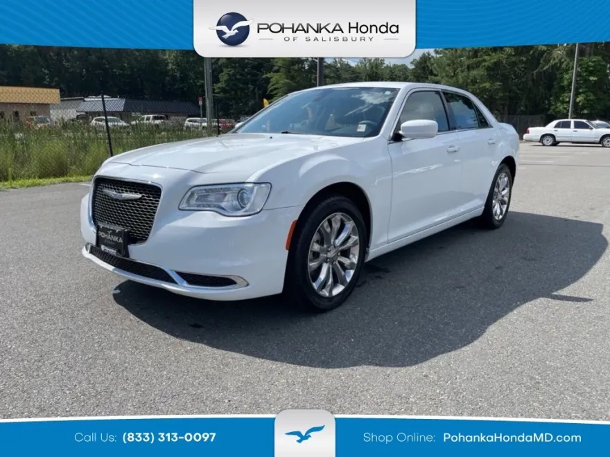 2022 Chrysler 300 Touring photo 1