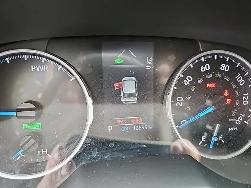 2022 Toyota RAV4 Hybrid LE photo 1