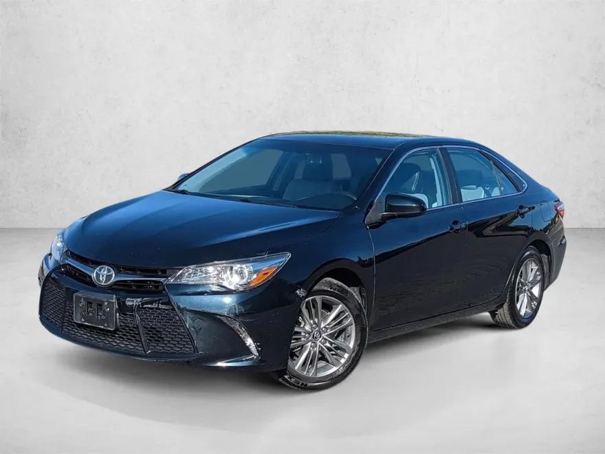 2015 Toyota Camry SE photo 1