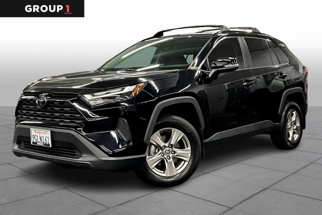 2023 Toyota RAV4 XLE photo 1
