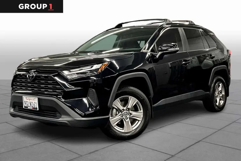 2023 Toyota RAV4 XLE photo 1