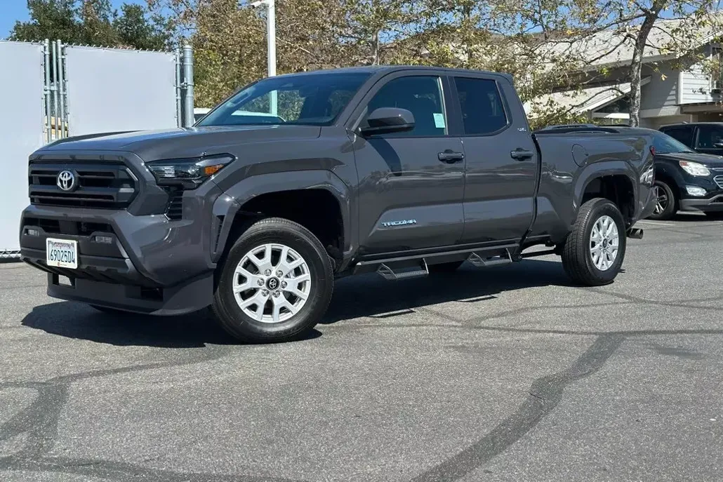 2025 Toyota Tacoma SR5 photo 1