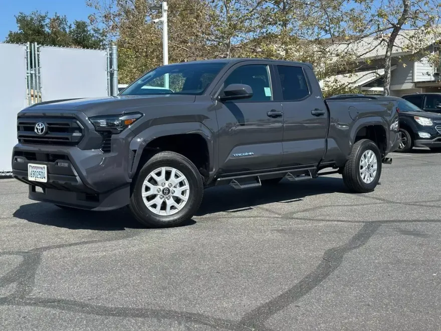 2025 Toyota Tacoma SR5 photo 1