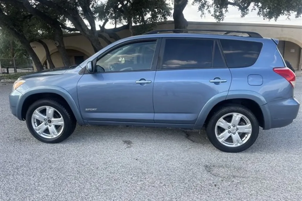 2006 Toyota RAV4 Sport photo 1