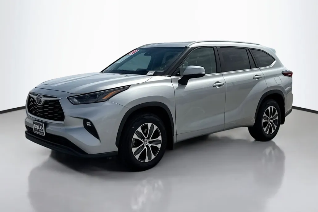 2024 Toyota Highlander XLE photo 1