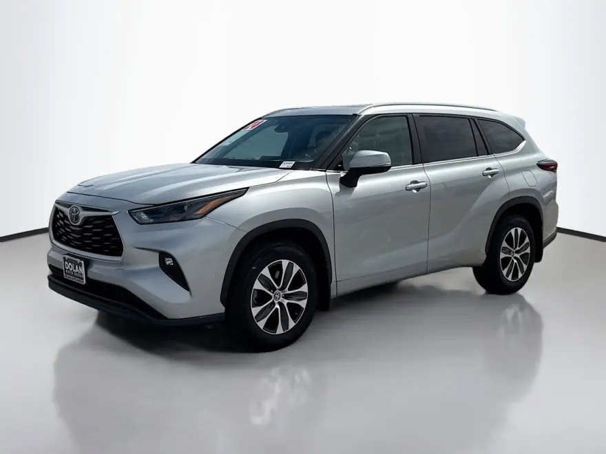 2024 Toyota Highlander XLE photo 1