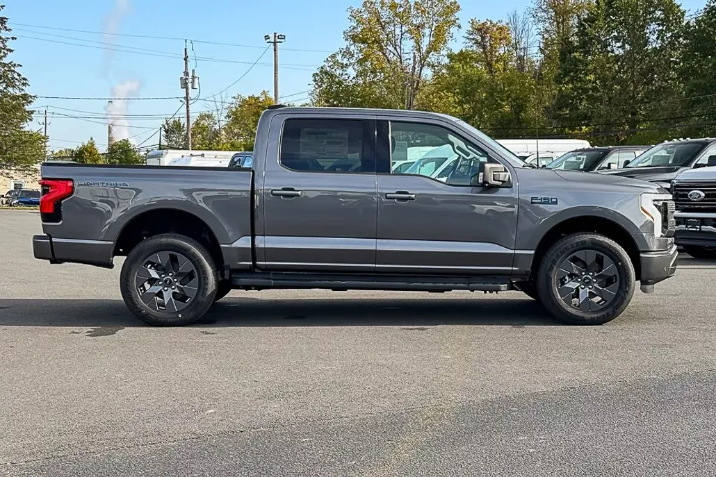 2025 Ford F-150 Lightning photo 1