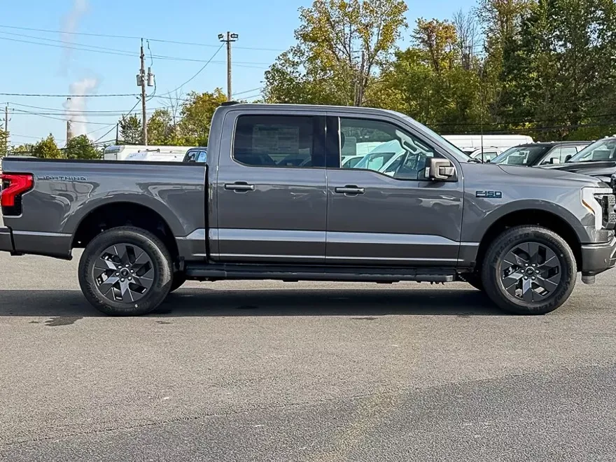 2025 Ford F-150 Lightning photo 1