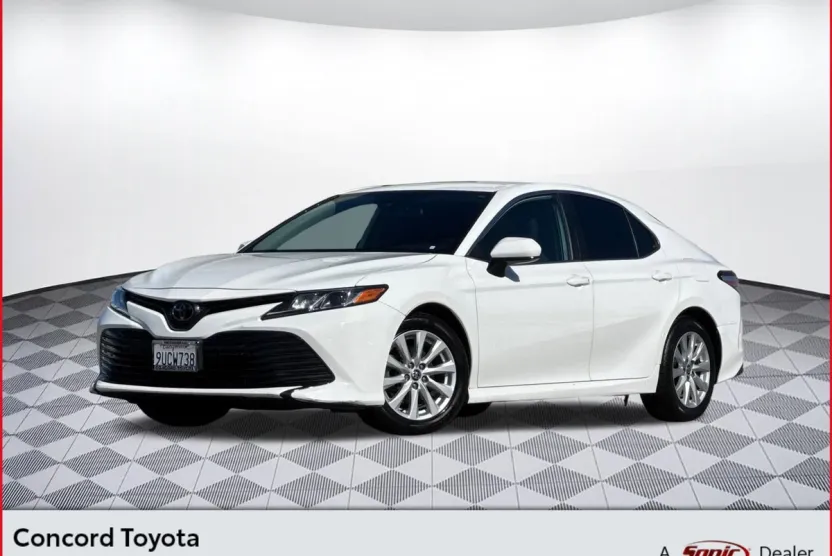 2020 Toyota Camry LE photo 1
