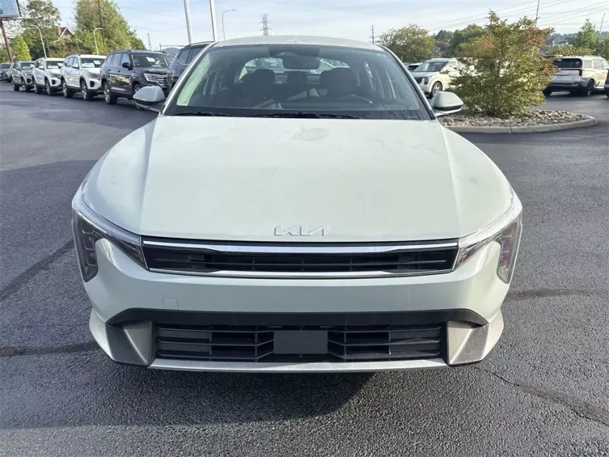 2025 Kia K4 EX photo 2