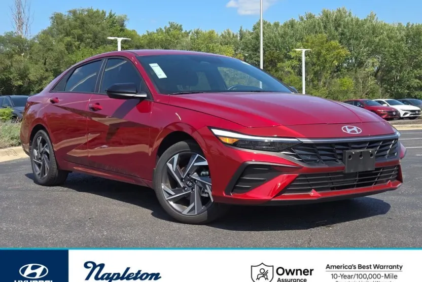 2025 Hyundai Elantra SEL Sport photo 1