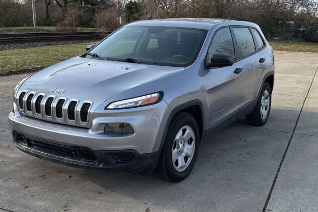 2014 Jeep Cherokee Sport photo 1