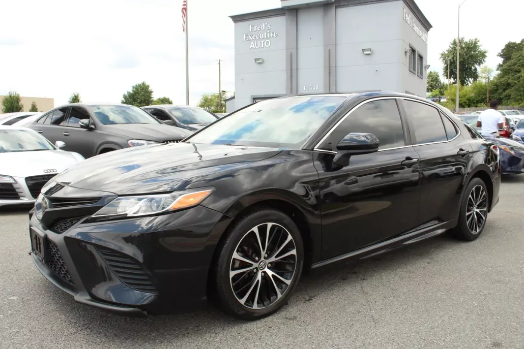 2018 Toyota Camry SE photo 1
