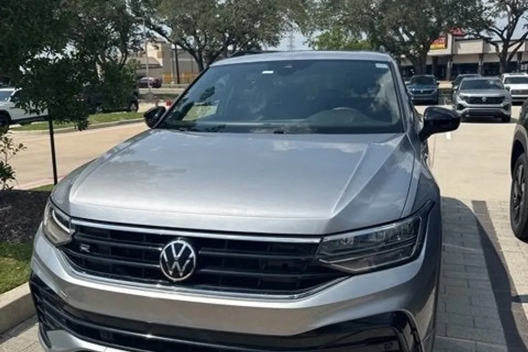 2023 Volkswagen Tiguan SE R-Line Black photo 1