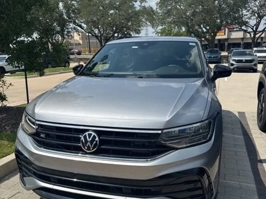 2023 Volkswagen Tiguan SE R-Line Black photo 1