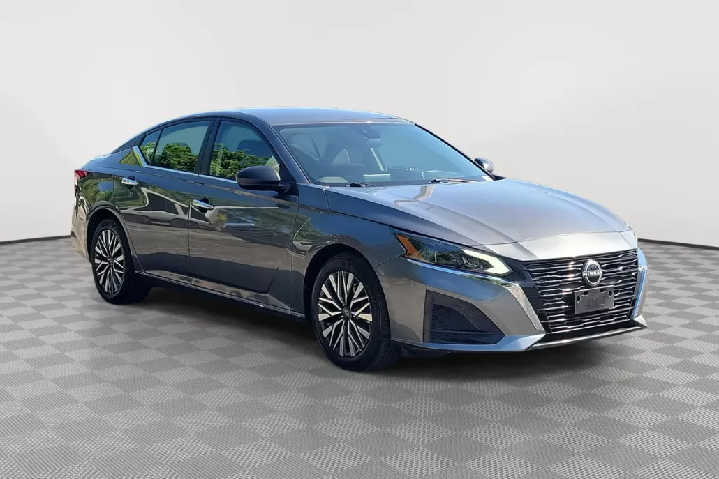 2024 Nissan Altima 2.5 SV photo 1