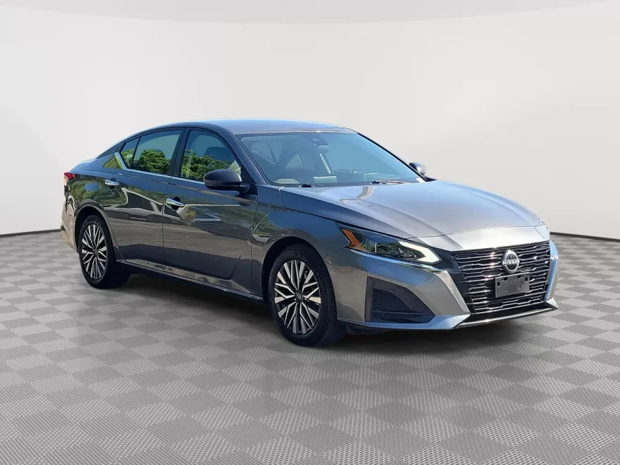 2024 Nissan Altima 2.5 SV photo 1