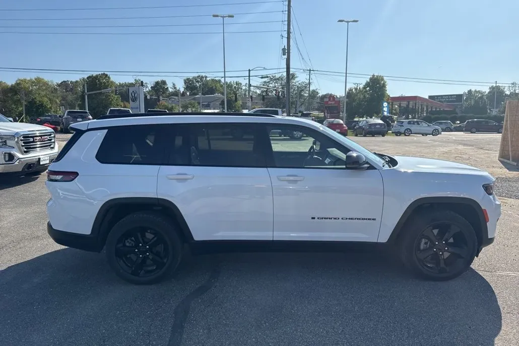 2021 Jeep Grand Cherokee Altitude photo 1
