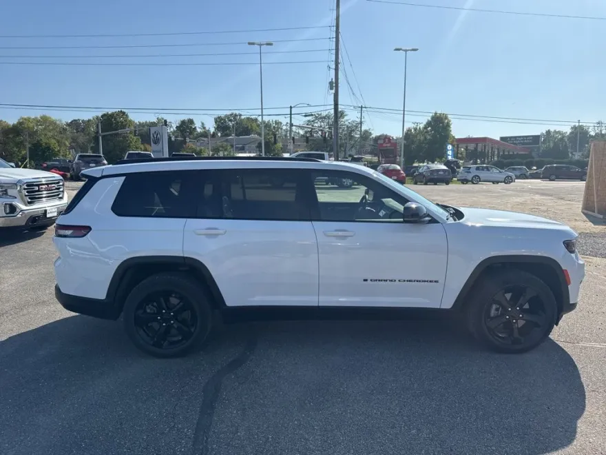 2021 Jeep Grand Cherokee Altitude photo 1