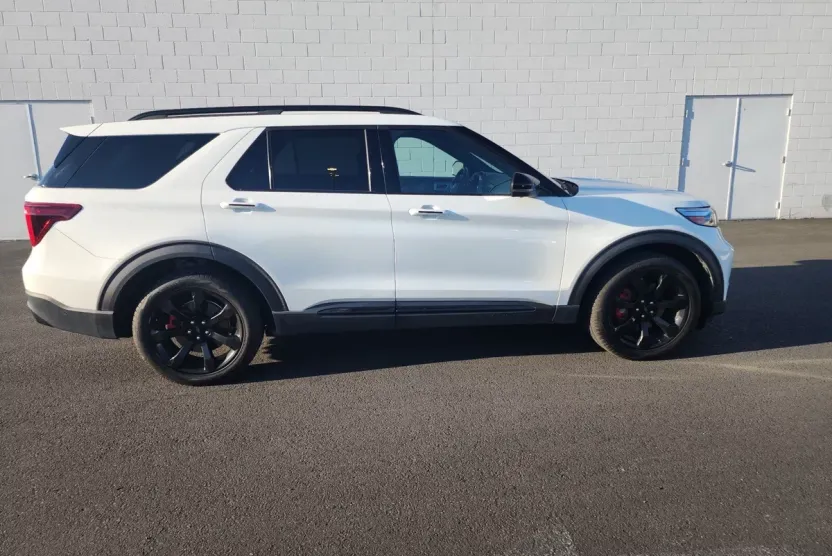 2021 Ford Explorer ST photo 1