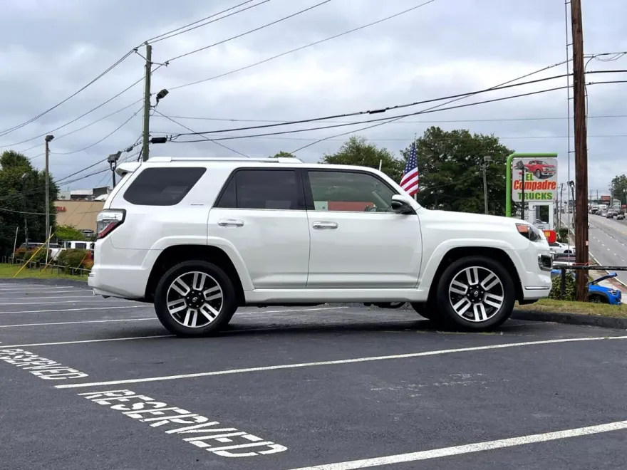 2019 Toyota 4Runner SR5 photo 5