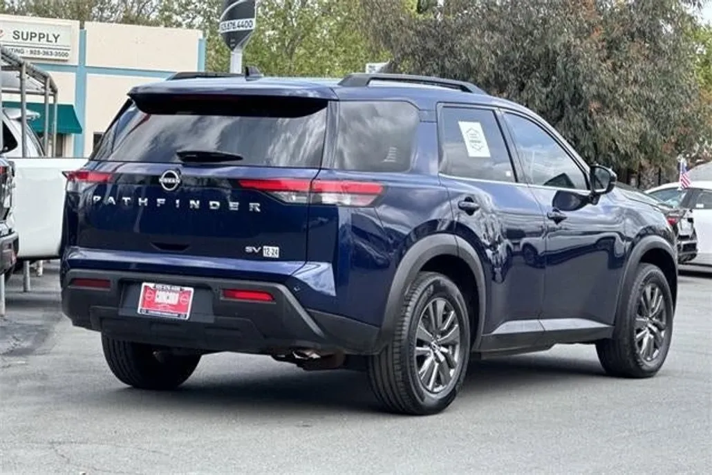 2022 Nissan Pathfinder SV photo 1