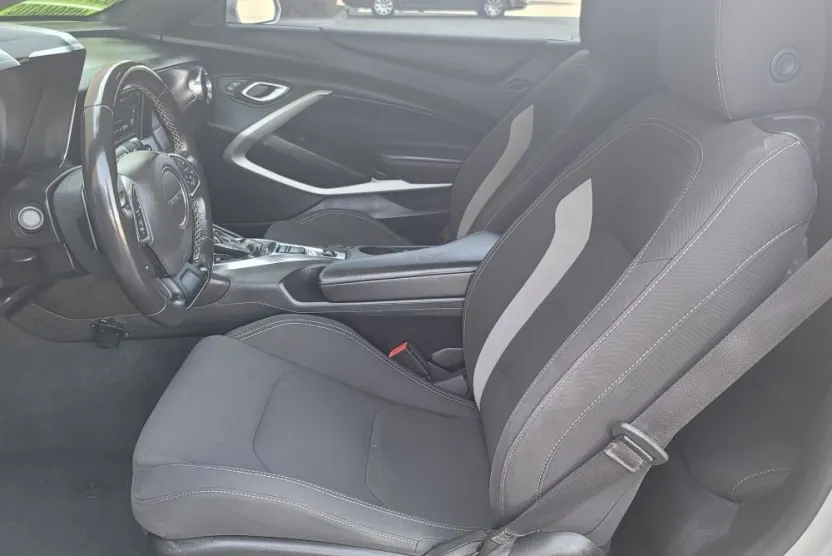 2018 Chevrolet Camaro 1LS 1LT photo 1