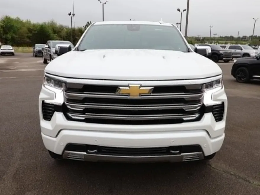 2024 Chevrolet Silverado 1500 High Country photo 1