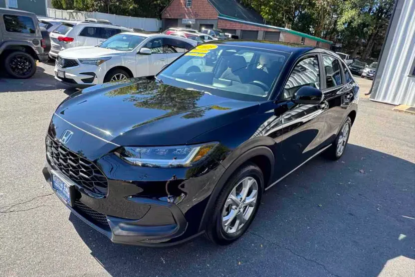 2025 Honda HR-V LX photo 1