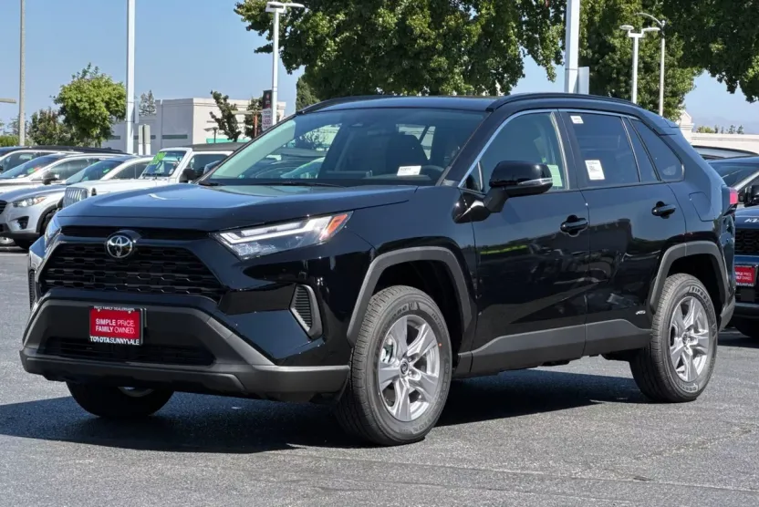 2025 Toyota RAV4 Hybrid XLE photo 1