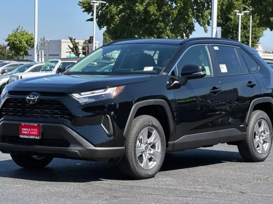 2025 Toyota RAV4 Hybrid XLE photo 1