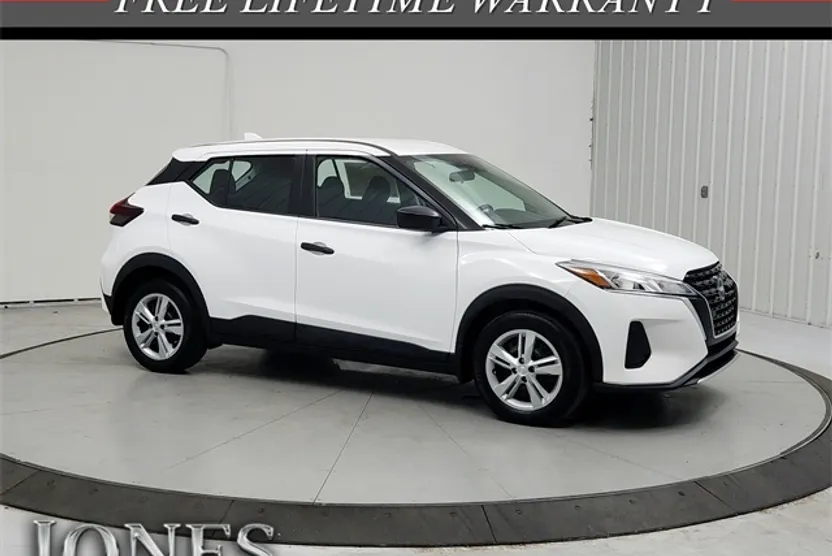 2022 Nissan Kicks S photo 1