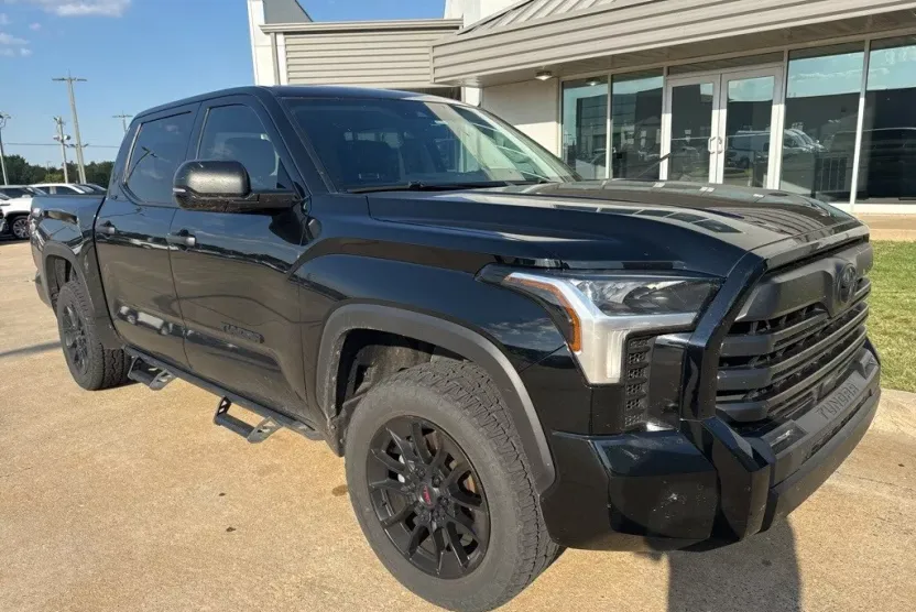 2023 Toyota Tundra SR5 photo 1