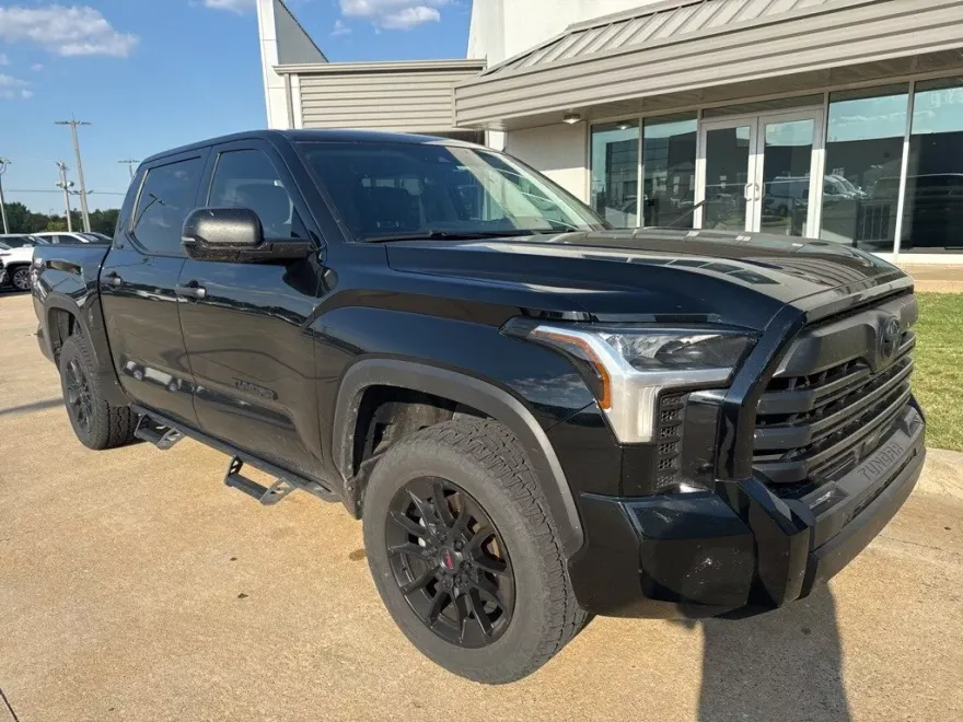 2023 Toyota Tundra SR5 photo 1