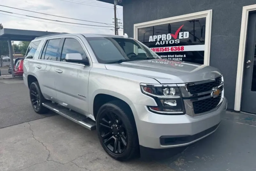 2016 Chevrolet Tahoe LT photo 1