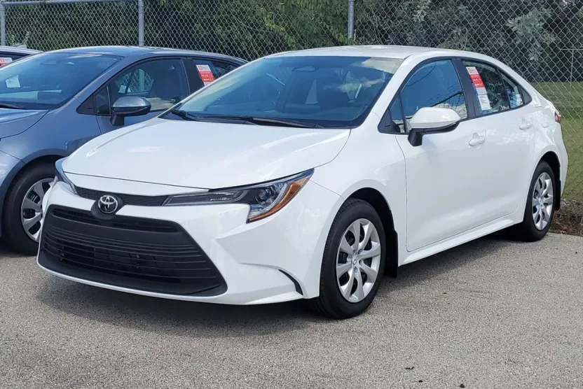 2025 Toyota Corolla LE photo 1