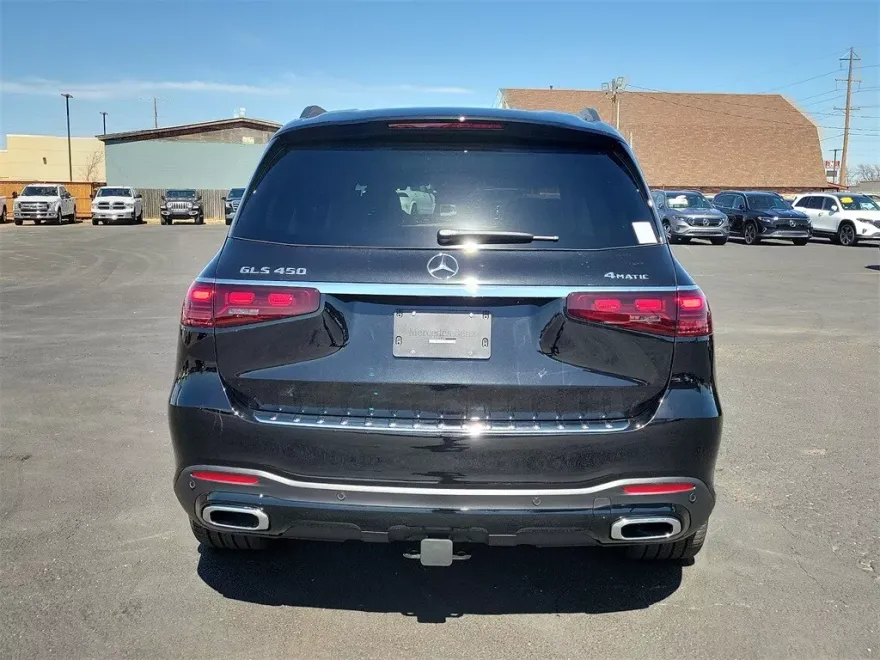 2025 Mercedes Benz GLS 450 4MATIC photo 4